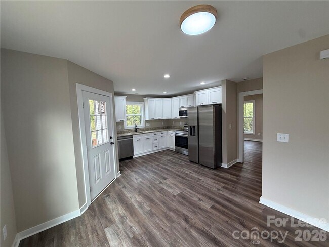 Building Photo - 620 W Bell St