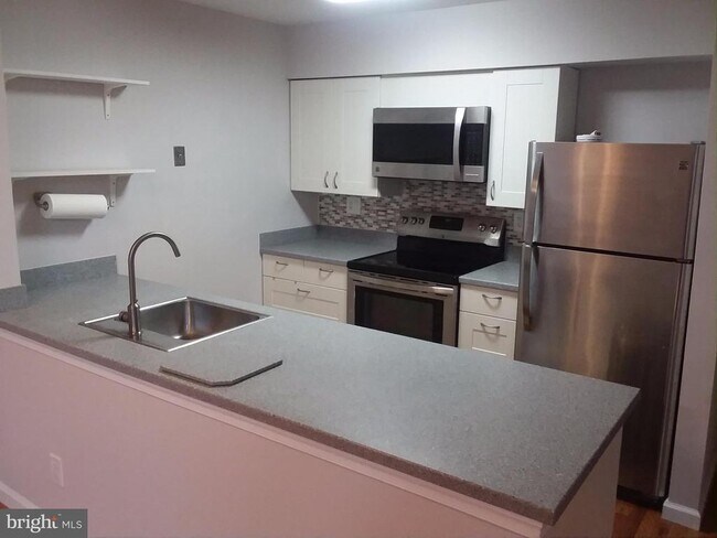 Building Photo - 13406 Shady Knoll Dr