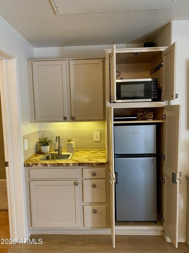 Foto del edificio - 16545 E Gunsight Dr