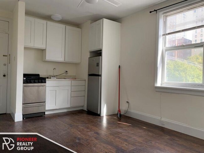 Building Photo - 0 bedroom in CHICAGO IL 60614