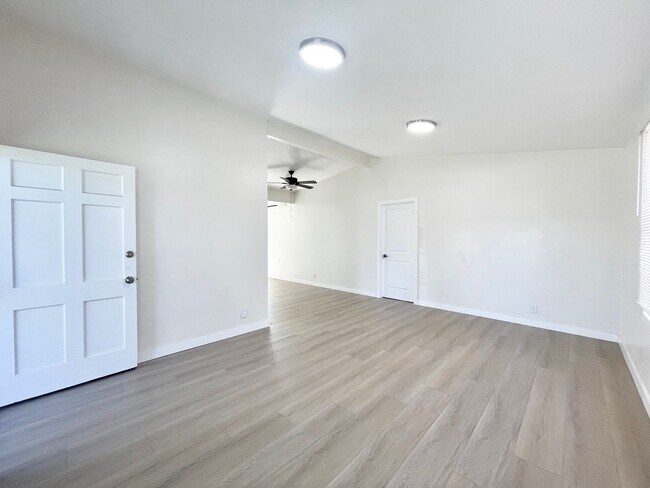 Foto del edificio - Beautiful Remodeled 4 Bedroom 2 Bathroom H...