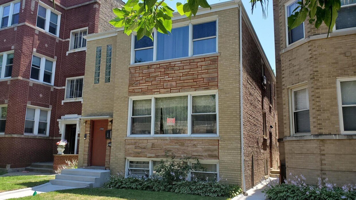 2709 W Winnemac Ave Unit 1, Chicago, IL 60625 Condo for Rent in