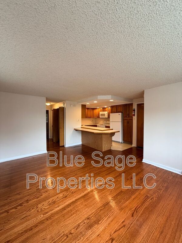 Building Photo - 4419 Rosemont Ave