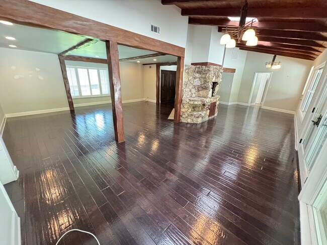 Foto del edificio - 3957 Woodfield Dr