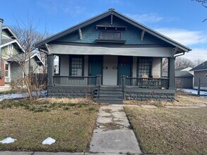 Building Photo - 422 S Glenn St