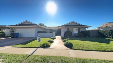 Building Photo - 972 Calle Pinata