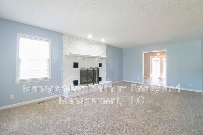 Building Photo - 2073 Roxbury Ln