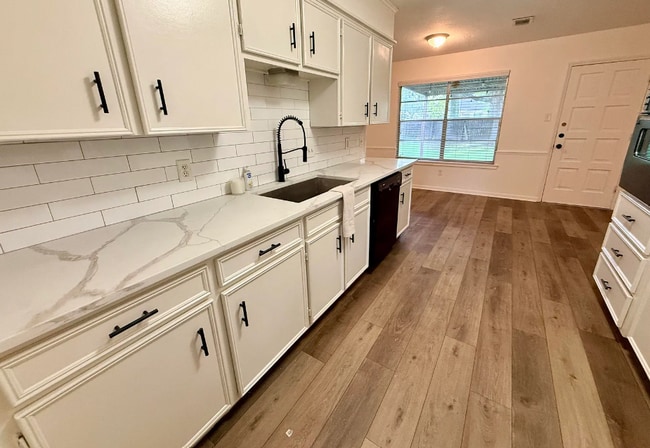 Foto del edificio - 1045 Chatwood Dr