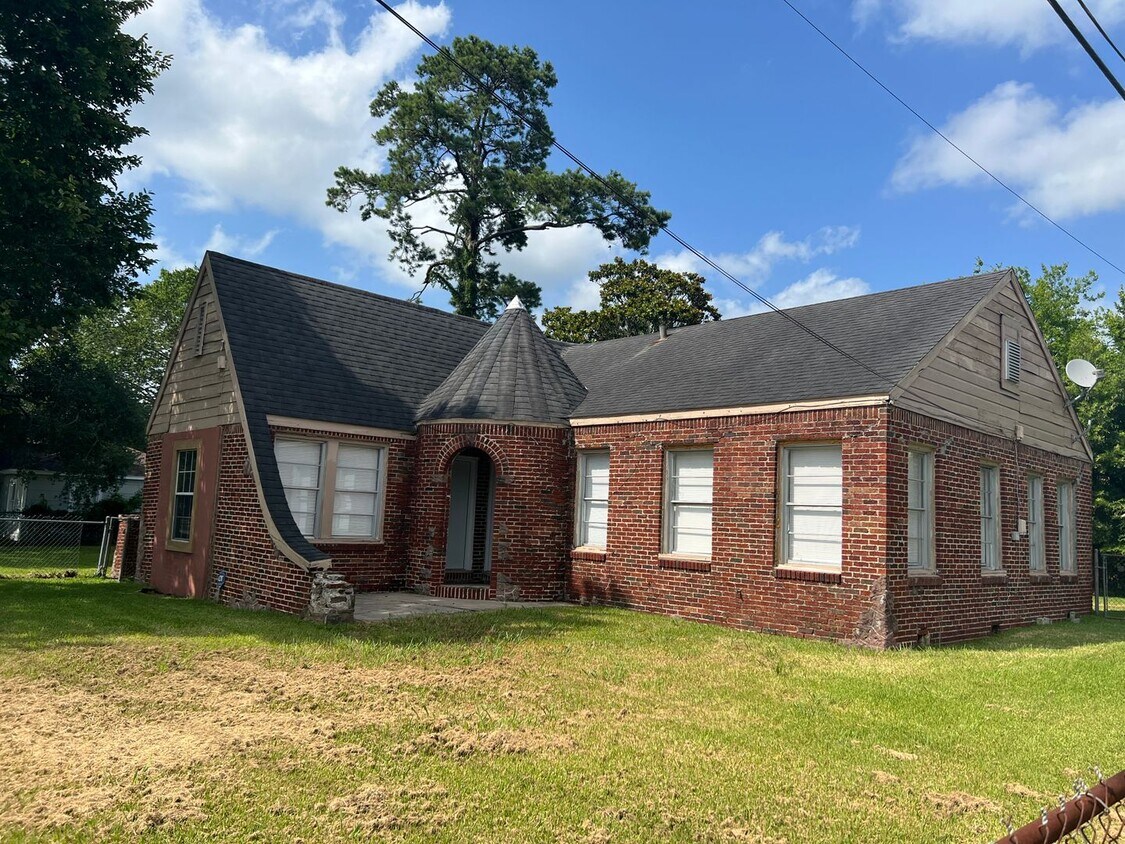 Primary Photo - Spacious 3bed/1bath house in Beaumont