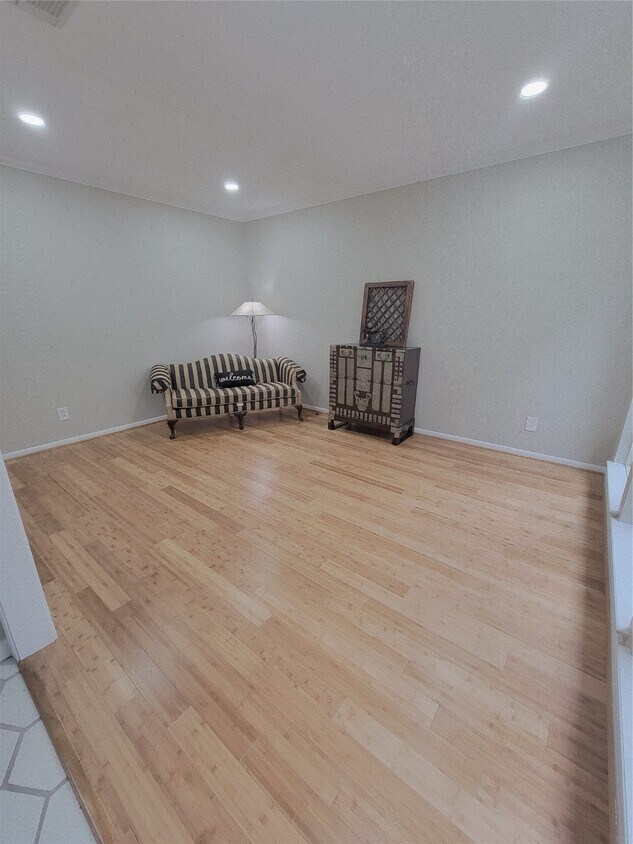 Building Photo - 627 Chadbourne Ct