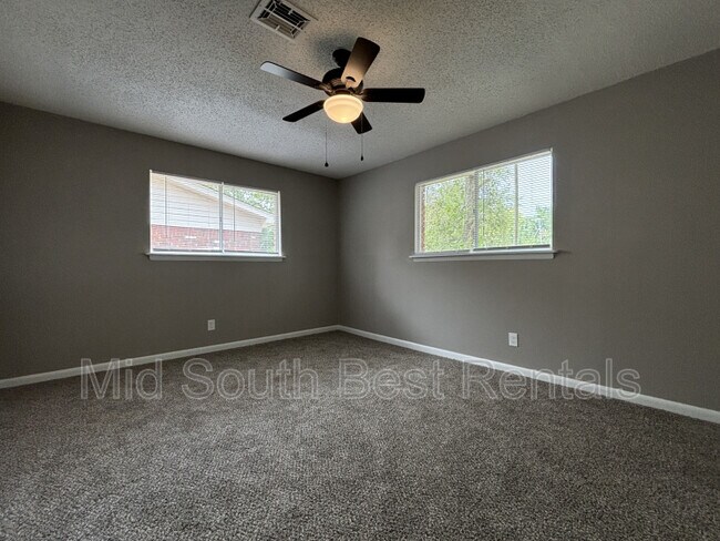 Building Photo - 220 Sunnymeade Dr