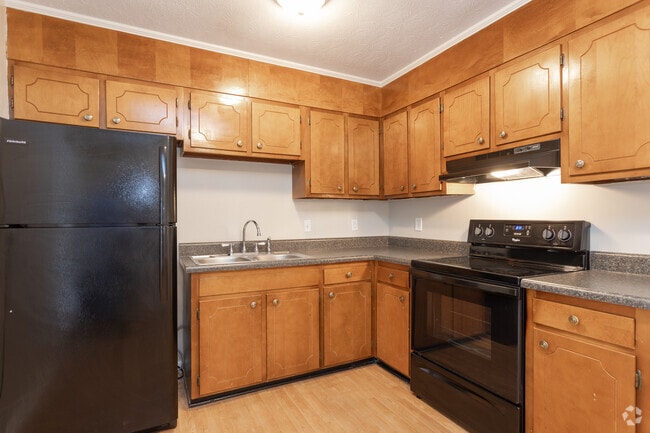 1BR, 1BA - 950SF Classic - Ktichen - Morganton Arms Apartments