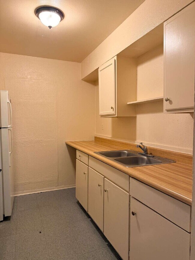Foto del edificio - Affordable 1 Bed/1 Bath Duplex Apartment