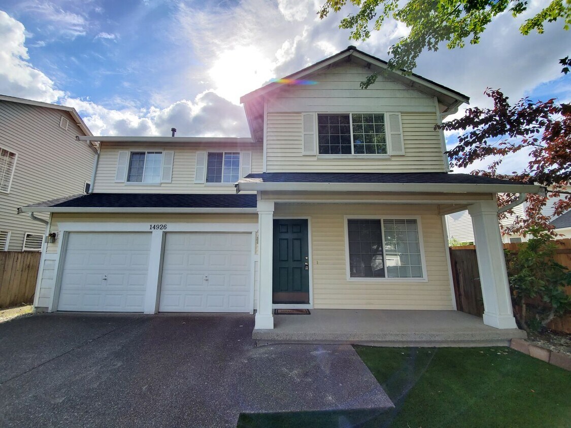 Primary Photo - Charming 4-Bedroom Home in Peaceful Neighb...