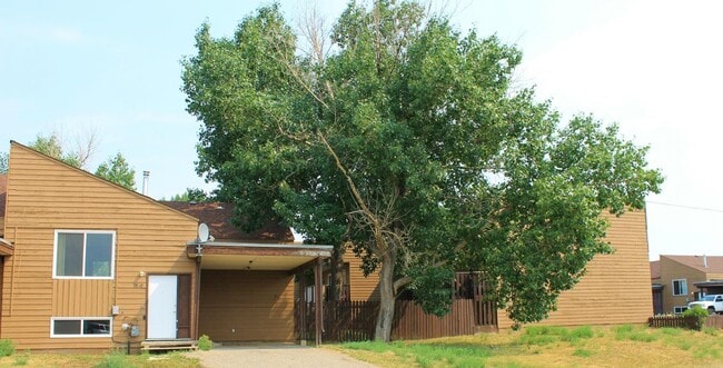 Photo du bâtiment - Loran Townhomes