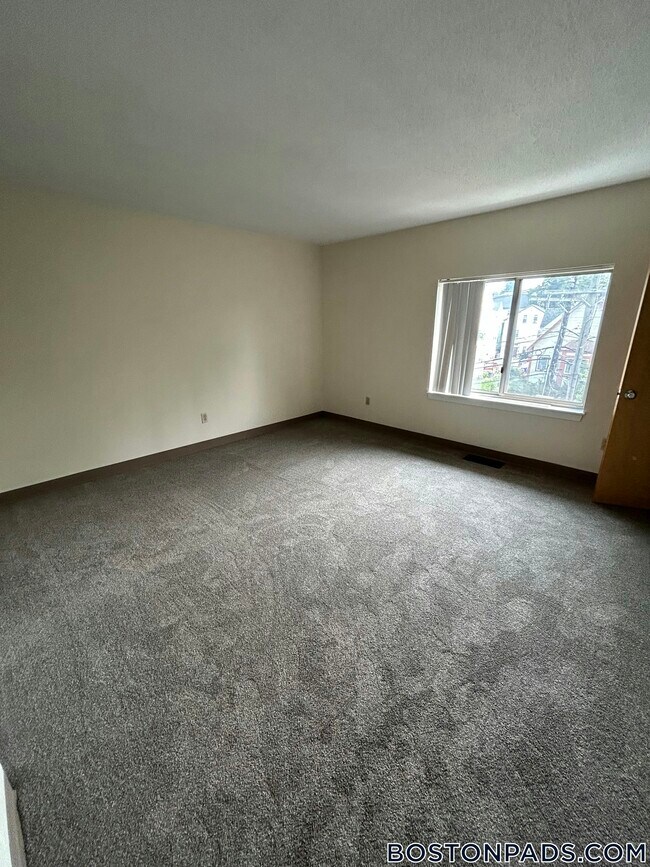 Foto del edificio - 148 N Beacon St