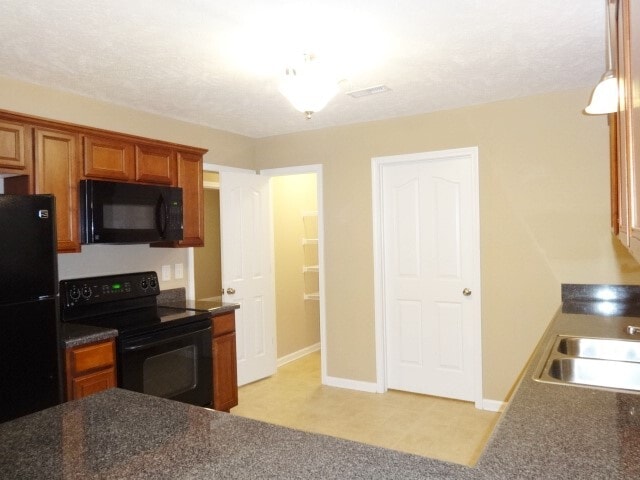 Building Photo - 4324 Pender Ct