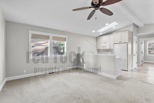 Building Photo - 10144 N Pines Rd