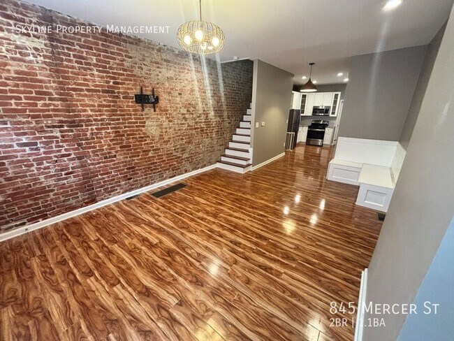 Building Photo - 845 Mercer St
