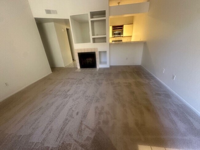 Foto del edificio - Move in ready 1 bedroom condo with garage!