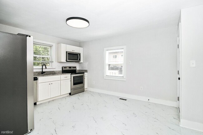 Foto del edificio - 2 br, 1 bath 4plex - 2610 Munson Street 1
