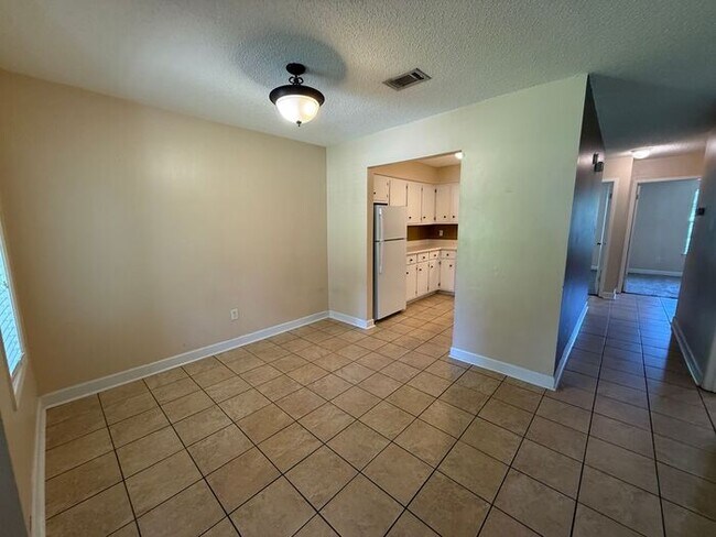 Foto del edificio - Pensacola - Ferry Pass - 2 bedroom, 1 bathroom - lawn care included