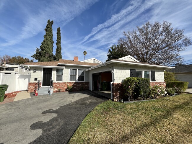 Beautiful quiet neighbor in Valley Glen - 13411 Erwin Street