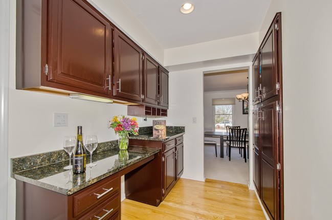 Building Photo - 1121 Kylemore Ct