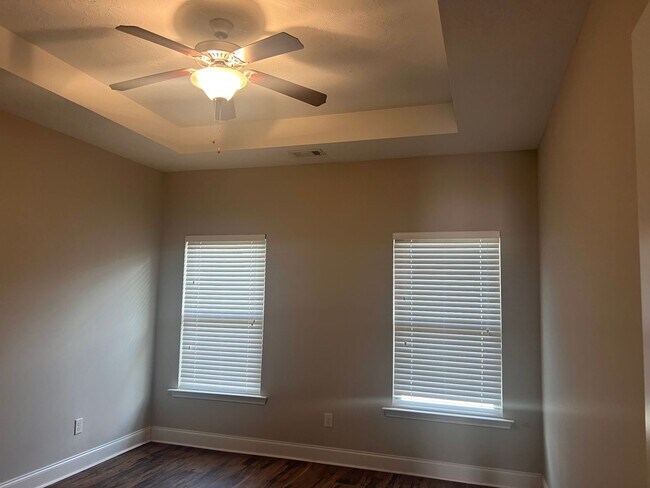 Foto del edificio - 8033 High Vista Ln