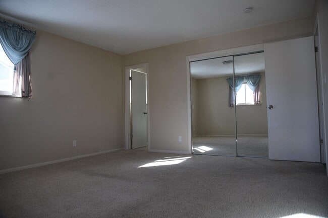 Building Photo - 1551 E Costilla Ave