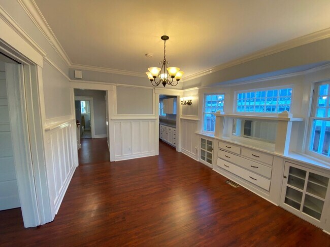 Foto del edificio - 1427 W 25th St