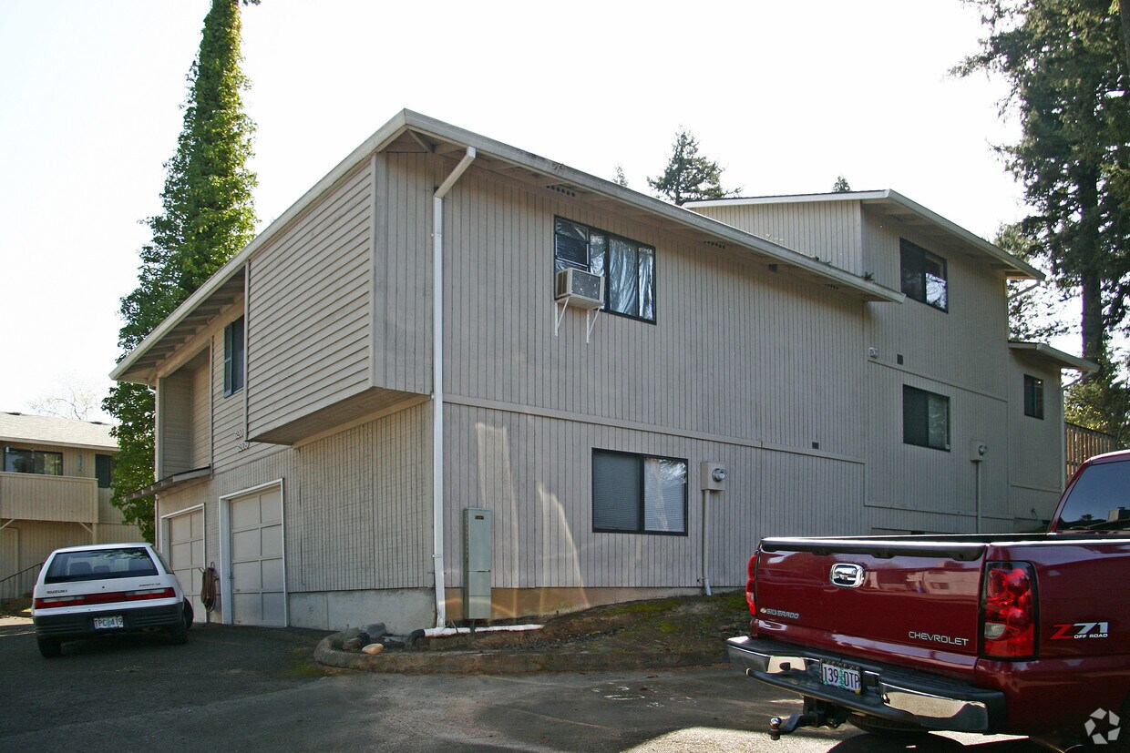 Building Photo - 5203-5215 SW 62ND Ave