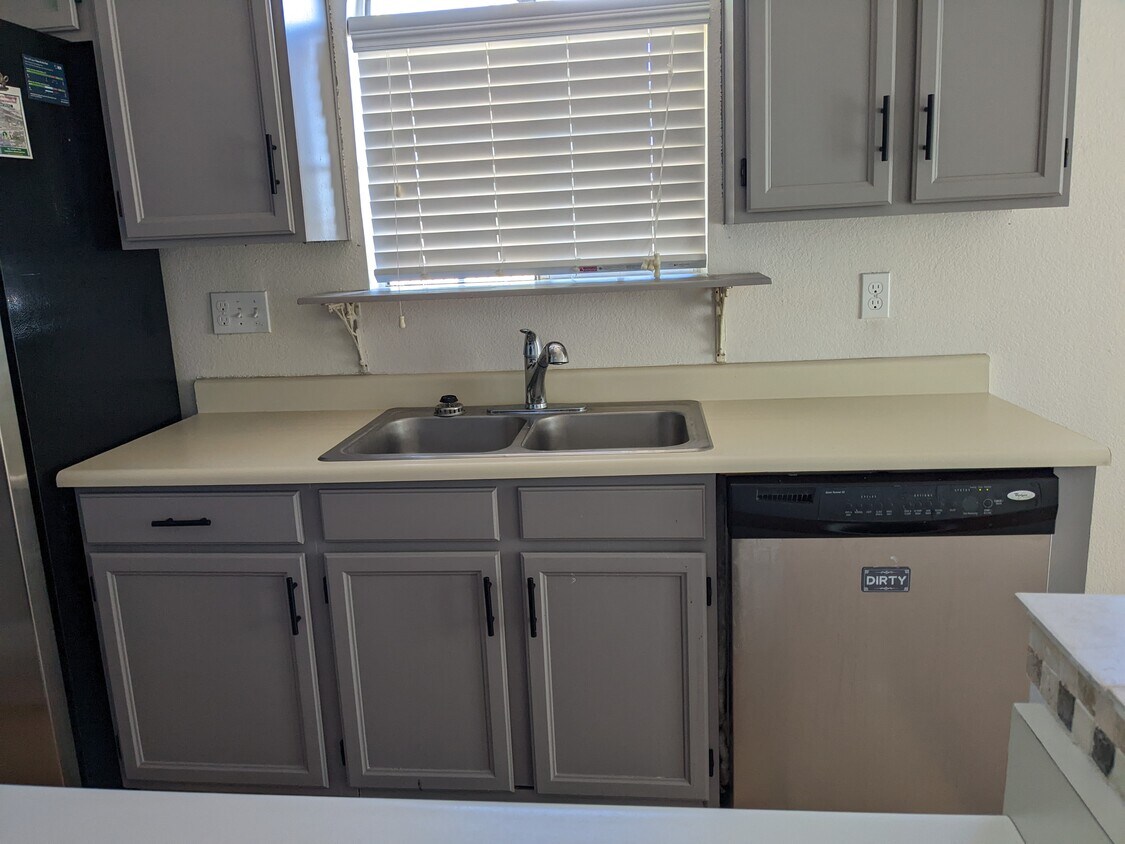 Primary Photo - 8140 N 107th Ave