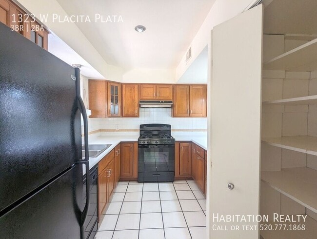 Building Photo - 1323 W Placita Plata