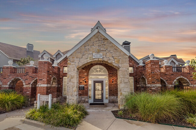 Clubhouse - Villa Estates at Lenexa