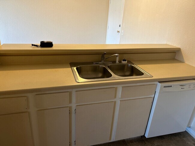 Building Photo - 940 27th St