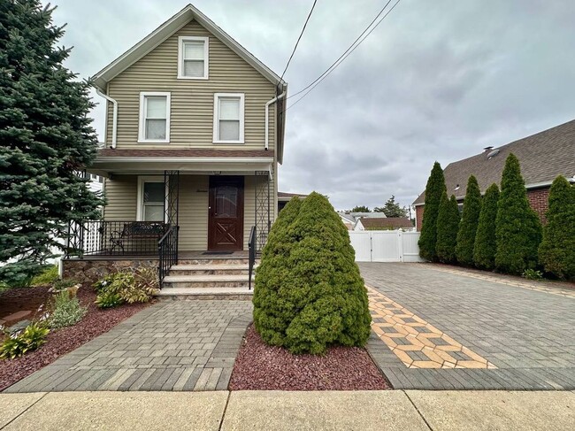Building Photo - 13 Idlewild Ave