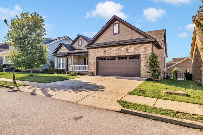 Building Photo - Stunning rental home on a premium lot in s...