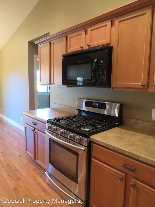Building Photo - 5 br, 3 bath House - 1446 Chesapeake Lane ...