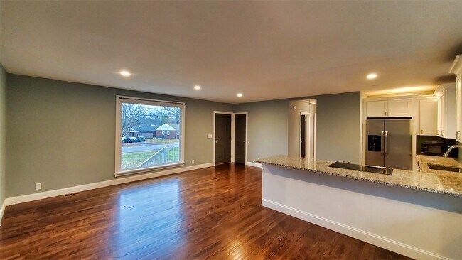 Foto del edificio - 4705 Grinstead Pl