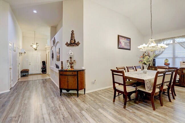 Foto del edificio - 6613 Cromarty Ln