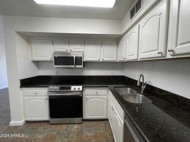 Building Photo - 6014 N 79th St