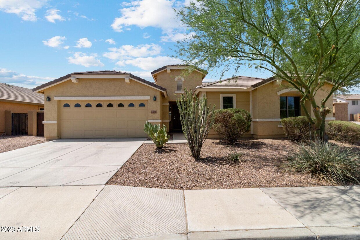 Foto principal - 1415 Sunset Dr