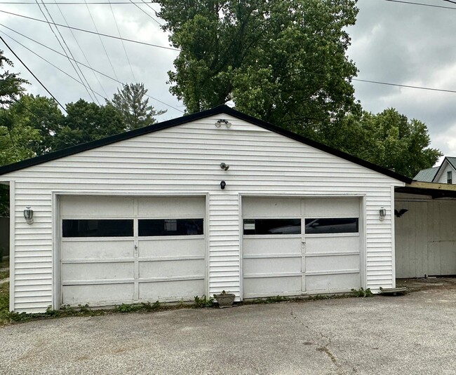 Building Photo - 509 N Indiana St