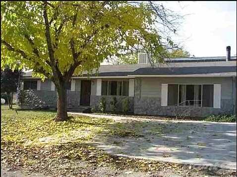 Foto principal - 12012 Hoover Rd