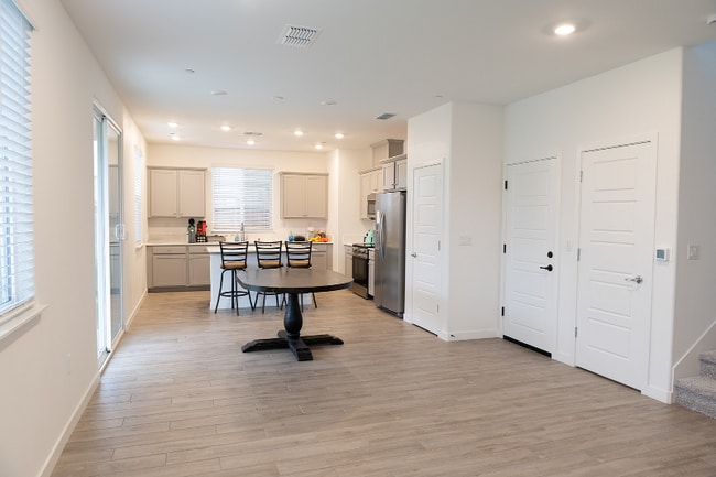 Foto del edificio - 5937 Littlestone St