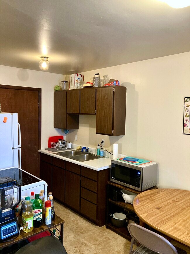 Kitchen - 105 Hobart St