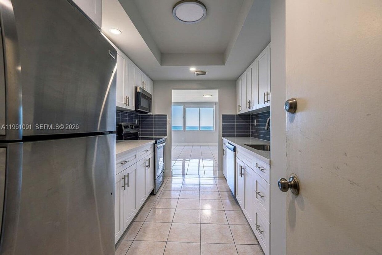 Photo - 5401 Collins Avenue 919, Miami Beach, FL 33140