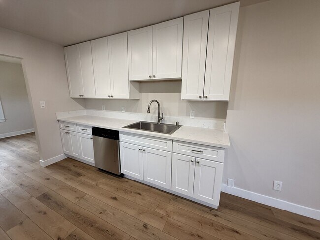 Building Photo - 3 brd, 1 bath located  in the Chandler Bike Path Neighborhood