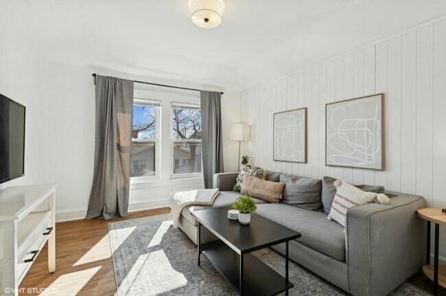 Foto del edificio - 3634 N Christiana Ave